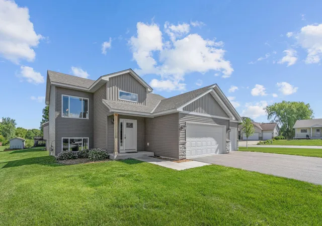 Photo 3 of Single family home for sale at 720 Mallard Ave, Winsted, MN 55395 | MLS# 7095035 | Listing updated on 2026-09-21