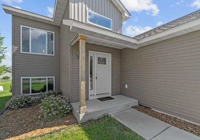 Photo 4 of Single family home for sale at 720 Mallard Ave, Winsted, MN 55395 | MLS# 7095035 | Listing updated on 2026-09-21