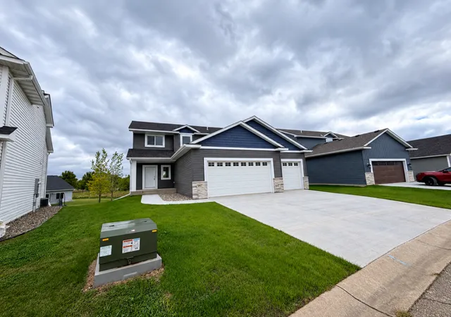 Photo 1 of Single family home for sale at 987 45th Avenue Ne, Saint Cloud, MN 56304 | MLS# 7095045 | Listing updated on 2026-09-29