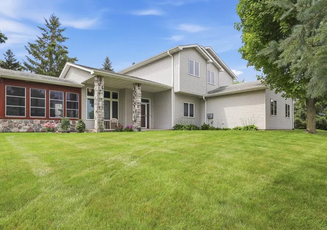 Photo 2 of Single family home for sale at 14513 Glendale Ave Se, Prior Lake, MN 55372 | MLS# 7095065 | Listing updated on 2026-08-27