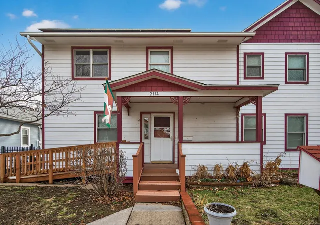 1st image of 2114 Queen Ave N, Minneapolis, MN 55411 | MLS# 7095077