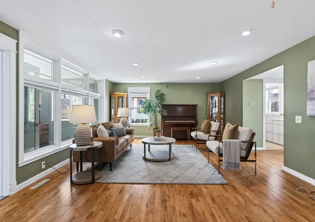 2nd image of 2114 Queen Ave N, Minneapolis, MN 55411 | MLS# 7095077
