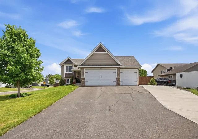 Homes for sale in Cambridge, MN | 1632 Jefferson St S, Cambridge, MN 55008 | MLS# 7095079