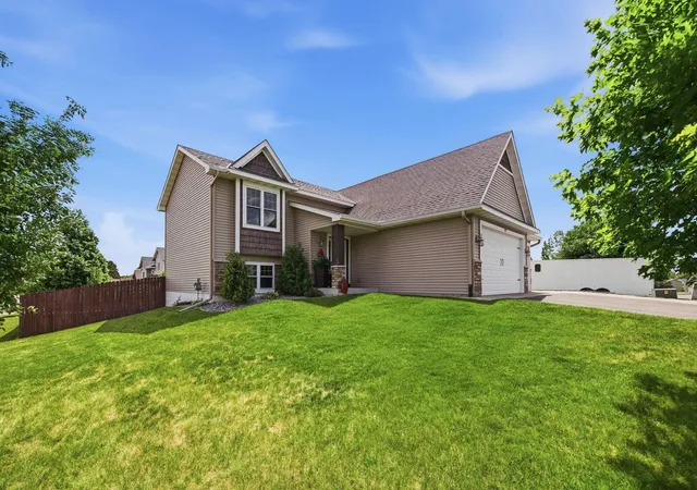 Homes for sale in Cambridge, MN | 1632 Jefferson St S, Cambridge, MN 55008 | MLS# 7095079