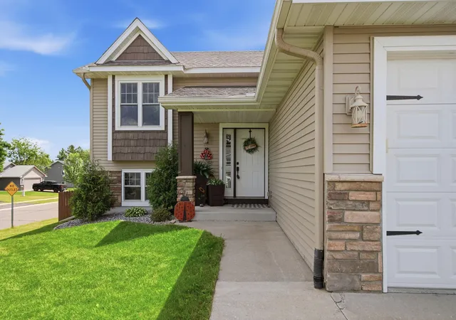 Homes for sale in Cambridge, MN | 1632 Jefferson St S, Cambridge, MN 55008 | MLS# 7095079