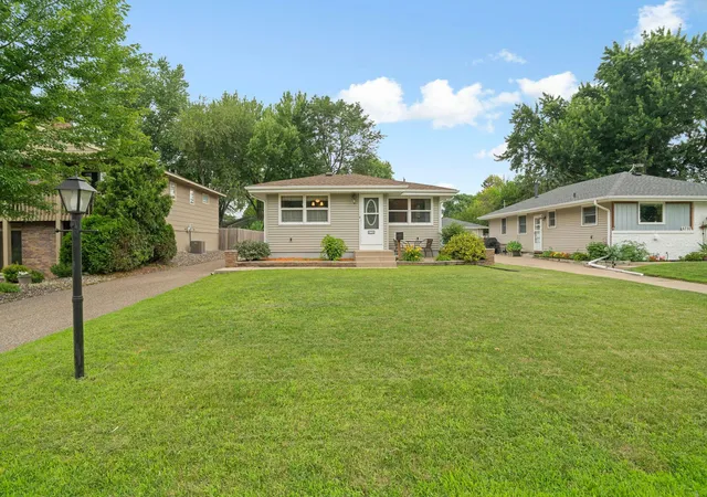 2nd image of 6738 Knoll St N, Golden Valley, MN 55427 | MLS# 7095086