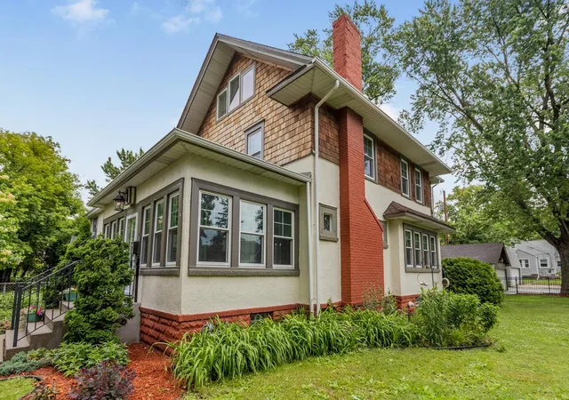 3rd image of 1004 Sheridan Ave N, Minneapolis, MN 55411 | MLS# 7095101