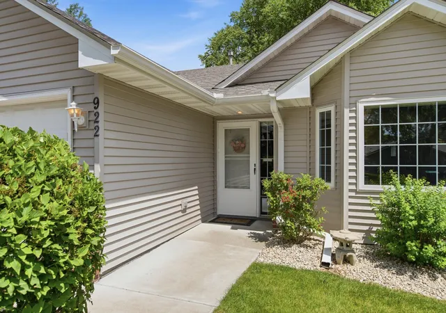 4th image of 922 105Th Ave Nw, Minneapolis, MN 55433 | MLS# 7095119