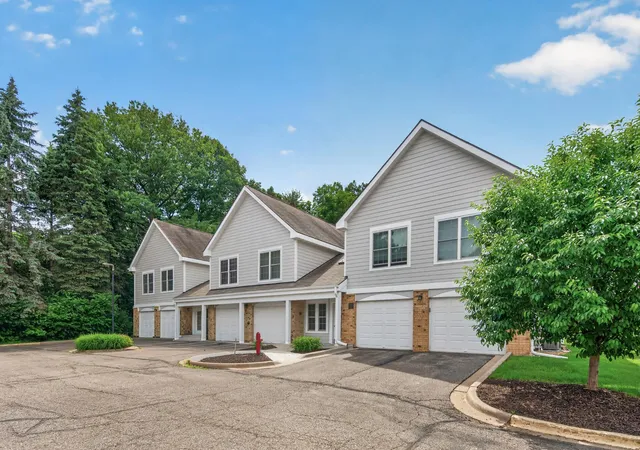 Homes for sale in Minnetonka, MN | 6167 Chasewood Pkwy #202, Minnetonka, MN 55343 | MLS# 7095153