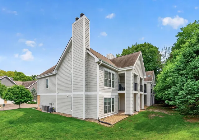 Homes for sale in Minnetonka, MN | 6167 Chasewood Pkwy #202, Minnetonka, MN 55343 | MLS# 7095153