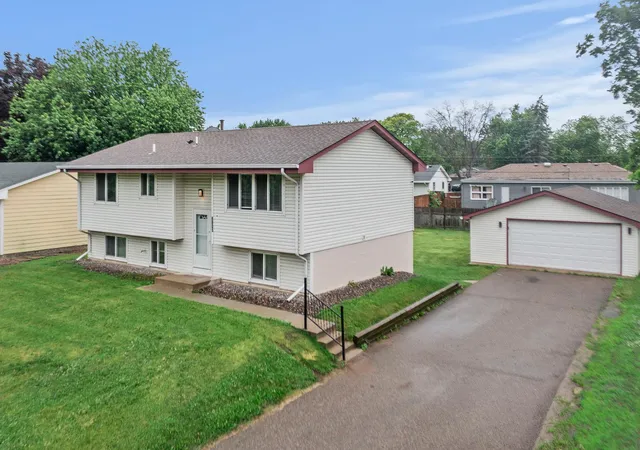 2nd image of 6835 Colfax Ave N, Brooklyn Center, MN 55430 | MLS# 7095159
