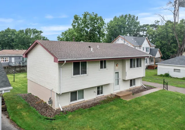 3rd image of 6835 Colfax Ave N, Brooklyn Center, MN 55430 | MLS# 7095159