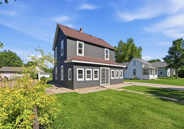Photo 2 of Single family home for sale at 406 12th Street S, Benson, MN 56215 | MLS# 7095162 | Listing updated on 2026-09-12