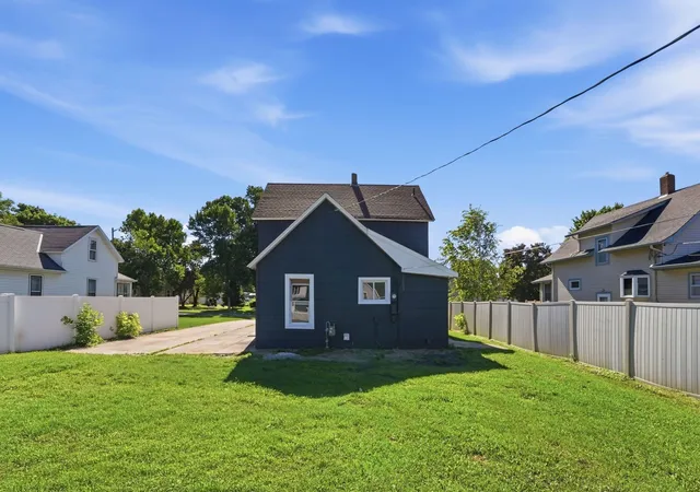 Photo 3 of Single family home for sale at 406 12th Street S, Benson, MN 56215 | MLS# 7095162 | Listing updated on 2026-09-12