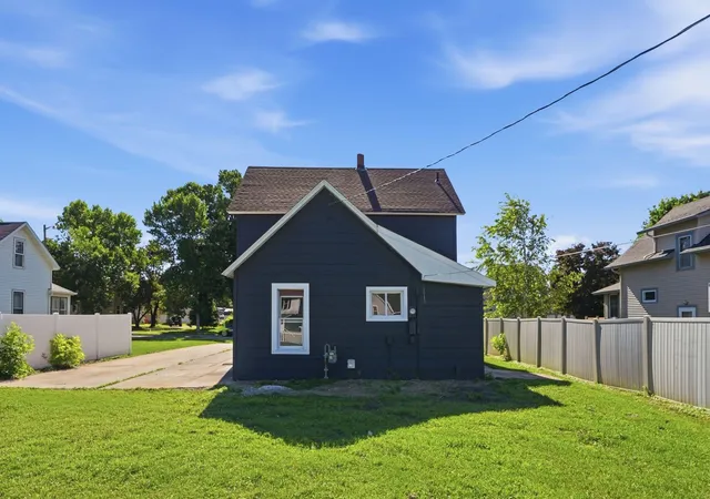 Photo 3 of Single family home for sale at 406 12th Street S, Benson, MN 56215 | MLS# 7095162 | Listing updated on 2026-09-12