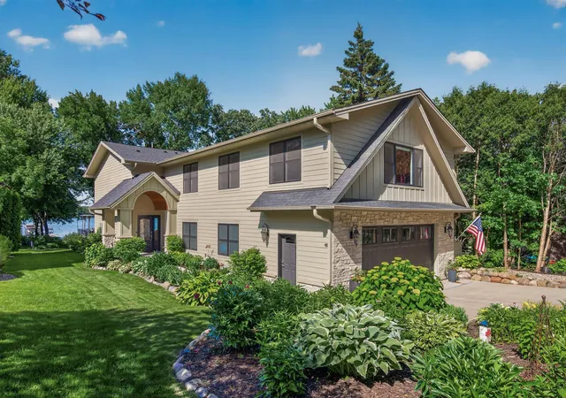 Photo 2 of Single family home for sale at 2790 S Shore Dr, Prior Lake, MN 55372 | MLS# 7095202 | Listing updated on 2026-09-19