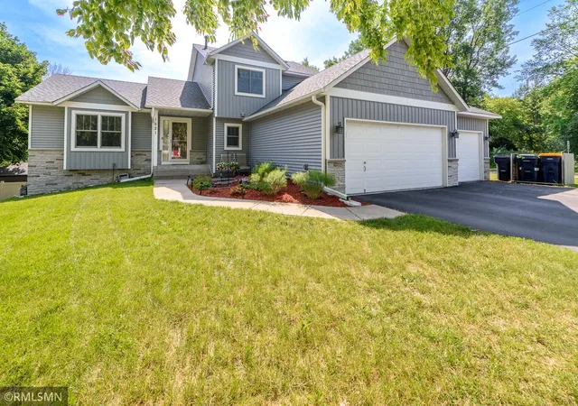 Homes for sale in Burnsville, MN | 1521 Earle Wy, Burnsville, MN 55306 | MLS# 7095213