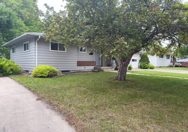 Photo 3 of Single family home for sale at 1107 17th Street S, Moorhead, MN 56560 | MLS# 7095214 | Listing updated on 2026-08-24