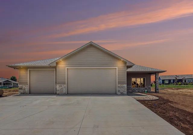 Homes for sale in Luverne, MN | 1507 Buffalo Ridge Dr, Luverne, MN 56156 | MLS# 7095274