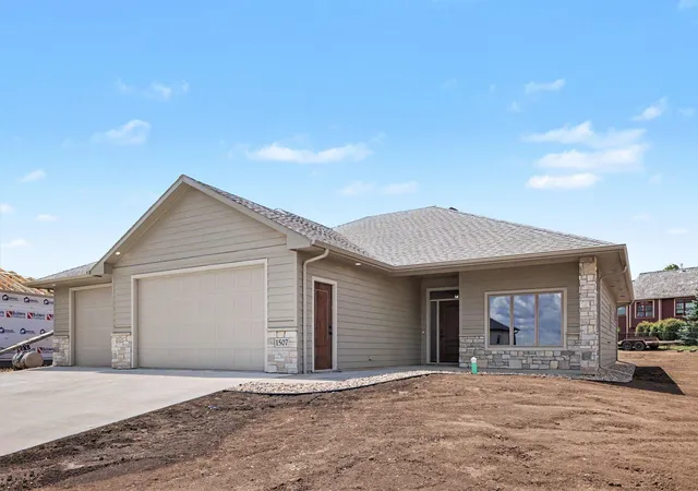 3rd image of 1507 Buffalo Ridge Dr, Luverne, MN 56156 | MLS# 7095274