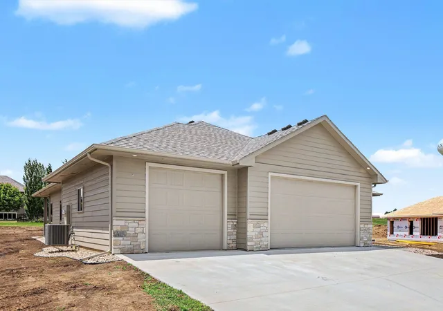 4th image of 1507 Buffalo Ridge Dr, Luverne, MN 56156 | MLS# 7095274