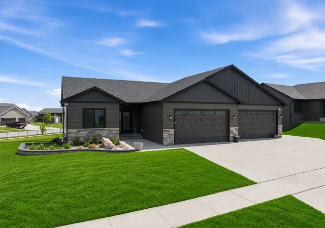 Homes for sale in Byron, MN | 727 Towne Dr Ne, Byron, MN 55920 | MLS# 7095310