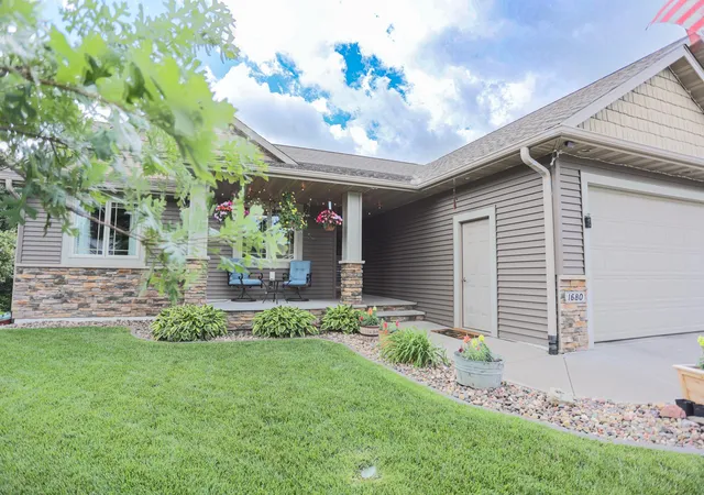 2nd image of 1680 Valley Quail Dr, River Falls, WI 54022 | MLS# 7095370