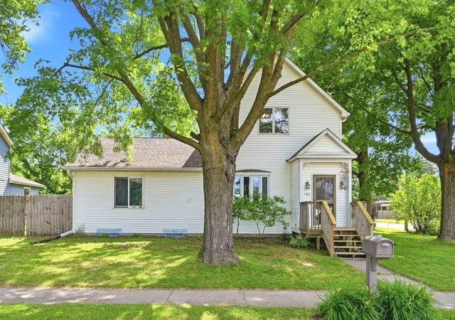 4th image of 180 S Plum St, Ellsworth, WI 54011 | MLS# 7095396