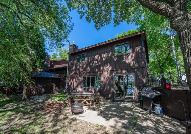 Photo 3 of Single family home for sale at 733 11th Street Nw, Willmar, MN 56201 | MLS# 7095424 | Listing updated on 2026-08-15