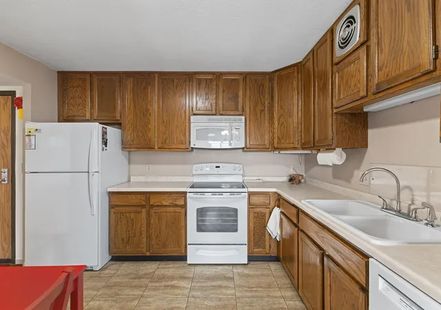 Homes for sale in Richfield, MN | 6615 Lake Shore Dr S #1009, Richfield, MN 55423 | MLS# 7095425