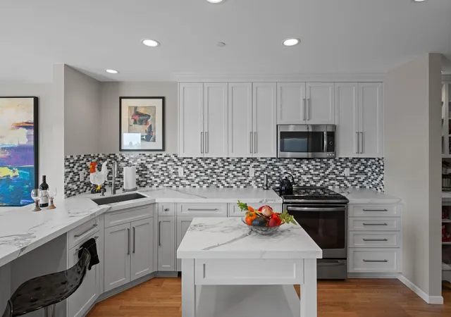 Photo 2 of Sale Pending at 110 Bank St Se #L2103, Minneapolis, MN 55414 | MLS# 7095437 | Listing updated on 2026-07-15