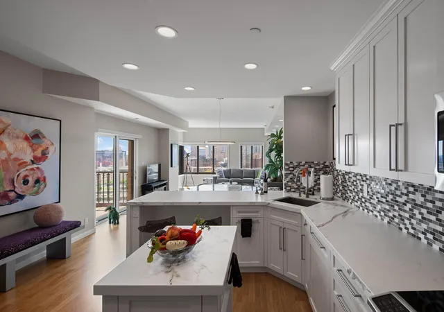 Photo 3 of Sale Pending at 110 Bank St SE #L2103, Minneapolis, MN 55414 | MLS# 7095437 | Listing updated on 2026-07-15