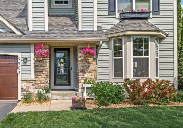 2nd image of 9908 Toledo Dr N, Brooklyn Park, MN 55443 | MLS# 7095458