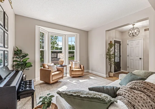 4th image of 9908 Toledo Dr N, Brooklyn Park, MN 55443 | MLS# 7095458