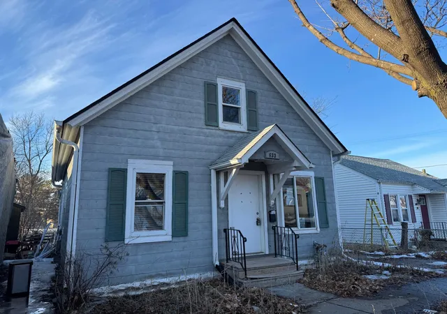 Photo 2 of Single family home for sale at 633 Parkway Dr, Saint Paul, MN 55106 | MLS# 7095472 | Listing updated on 2026-09-21