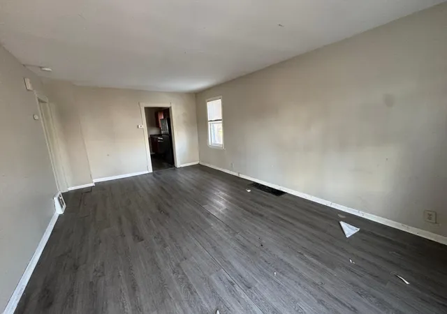 Photo 3 of Single family home for sale at 633 Parkway Dr, Saint Paul, MN 55106 | MLS# 7095472 | Listing updated on 2026-09-21
