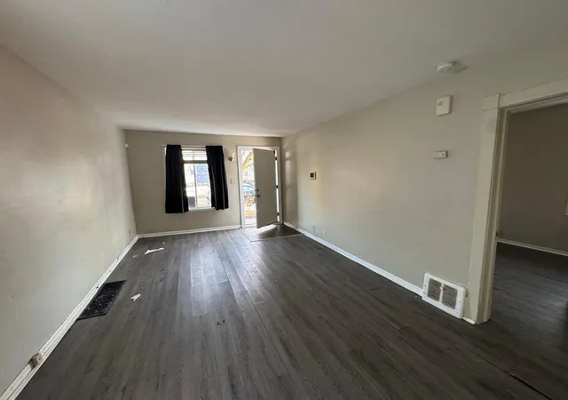 Photo 3 of Single family home for sale at 633 Parkway Dr, Saint Paul, MN 55106 | MLS# 7095472 | Listing updated on 2026-09-21