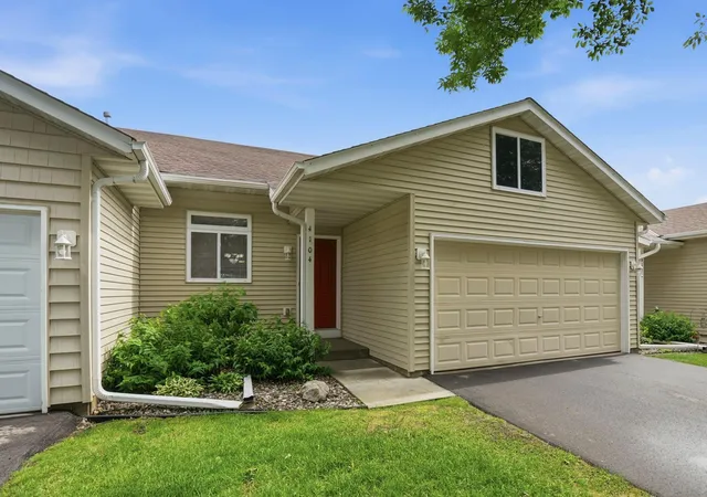 2nd image of 4104 Jarmann Ln, Shakopee, MN 55379 | MLS# 7095496