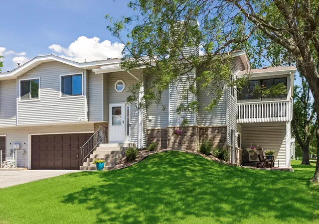 Homes for sale in Woodbury, MN | 3430 Juliet Dr, Woodbury, MN 55125 | MLS# 7095517