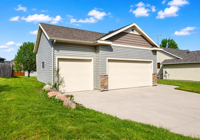 Homes for sale in Zumbrota, MN | 280 Highlands Ave, Zumbrota, MN 55992 | MLS# 7095528