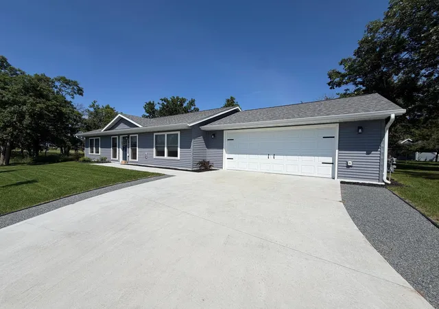 2nd image of 612 Irving Beach Dr Sw, Bemidji, MN 56601 | MLS# 7095532