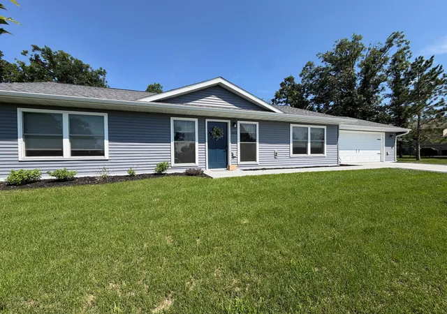 Photo 3 of Single family home for sale at 612 Irving Beach Dr Sw, Bemidji, MN 56601 | MLS# 7095532 | Listing updated on 2026-07-31