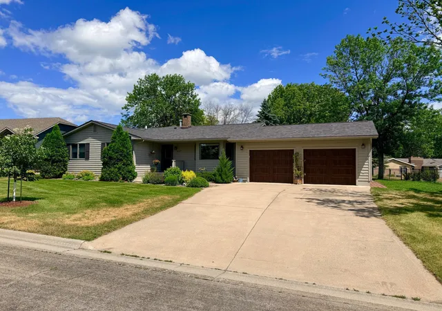 Homes for sale in Albert Lea, MN | 437 Crescent Dr, Albert Lea, MN 56007 | MLS# 7095534