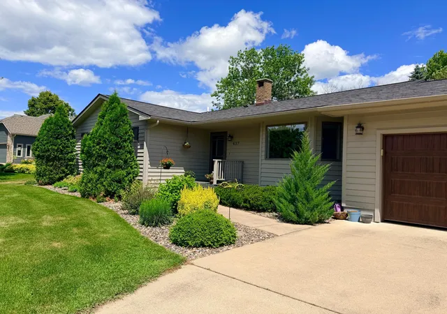 Homes for sale in Albert Lea, MN | 437 Crescent Dr, Albert Lea, MN 56007 | MLS# 7095534