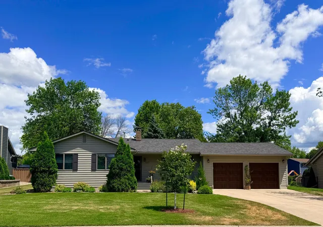 Homes for sale in Albert Lea, MN | 437 Crescent Dr, Albert Lea, MN 56007 | MLS# 7095534