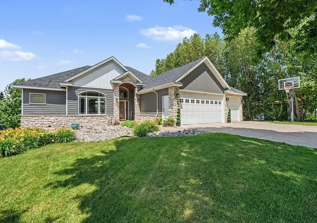 Homes for sale in New Prague, MN | 301 9th St Se, New Prague, MN 56071 | MLS# 7095561