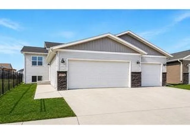 Homes for sale in Horace, ND | 6879 67th St S, Horace, ND 58047 | MLS# 7095594