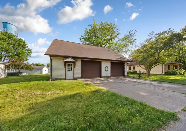 Homes for sale in Amboy, MN | 140 2nd Ave N, Amboy, MN 56010 | MLS# 7095629