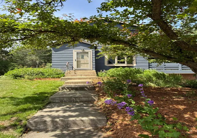 Photo 3 of Single family home for sale at 31401 Northfield Blvd, Northfield, MN 55057 | MLS# 7095645 | Listing updated on 2026-08-14