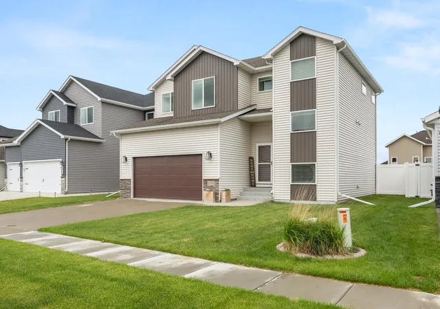 2nd image of 1038 Ashley Dr W, West Fargo, ND 58078 | MLS# 7095658
